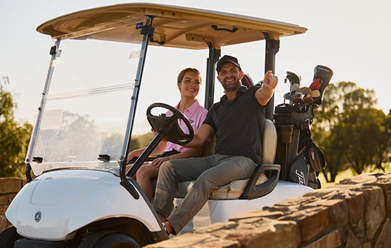 country-club-tasmania_image-galery_golf-couse_driving-a-golf-buggy-550x350