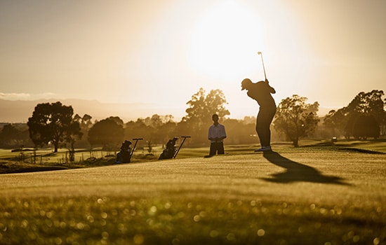 country-club-tasmania_image-galery_golf-couse_golfers-playing-2-550x350